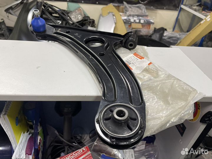 Рычаг подвески правый hyundai Getz 1060120062