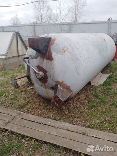 Продам,железная тара около пяти кубов,45т.р