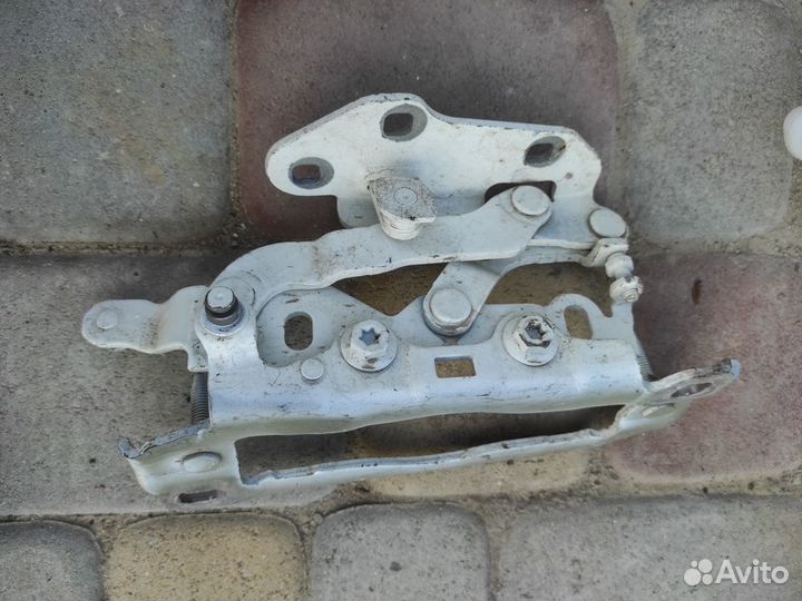 Петля капота mercedes-benz c-class W204 W212