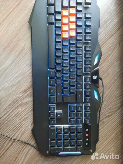 Игровая клавиатура с подсветкой