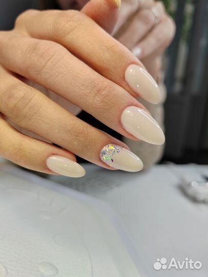 Маникюр, педикюр, наращивание ногтей в салоне