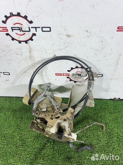 Замок боковой двери передний правый Toyota Celica