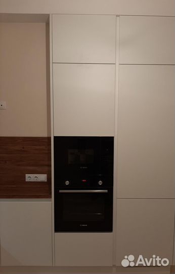 Кухня на заказ с доводчиками