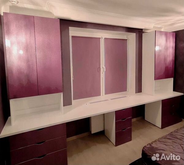 Рабочая зона в углу у окна