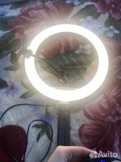 Кольцевая лампа с настольным триподом