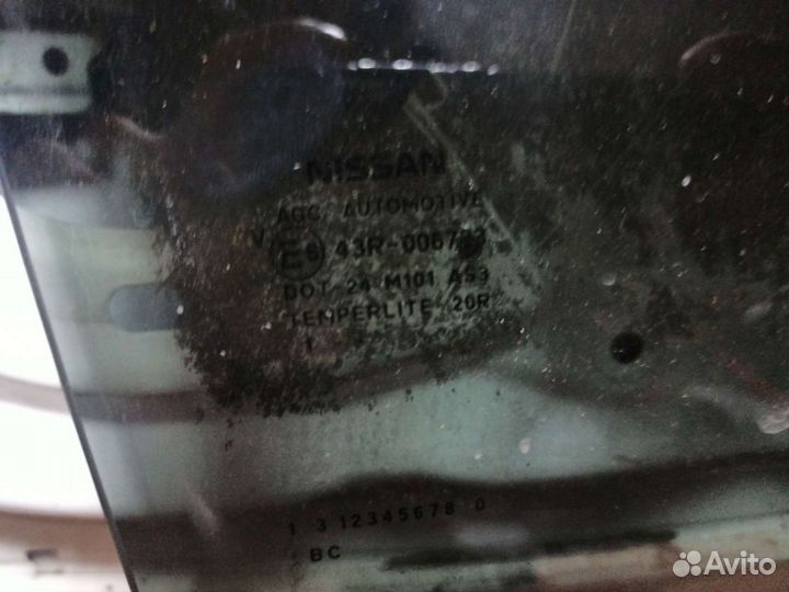 Ниссан жук стекло заднее правое