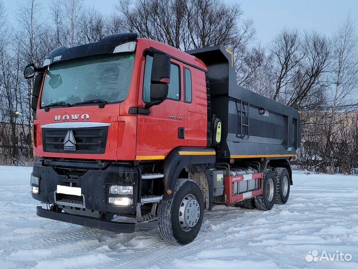 Водитель самосвала