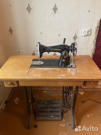 Продам самовывозом антикварную швейную машинку пмз
