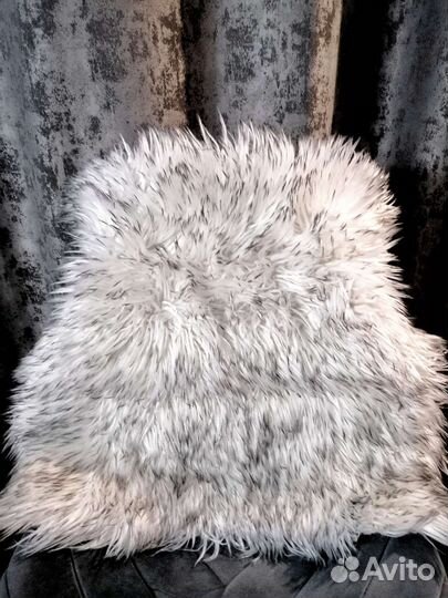 Меховой чехол на подушку