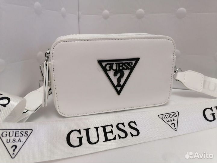 Ослепительно белая сумка guess с черным логотипом