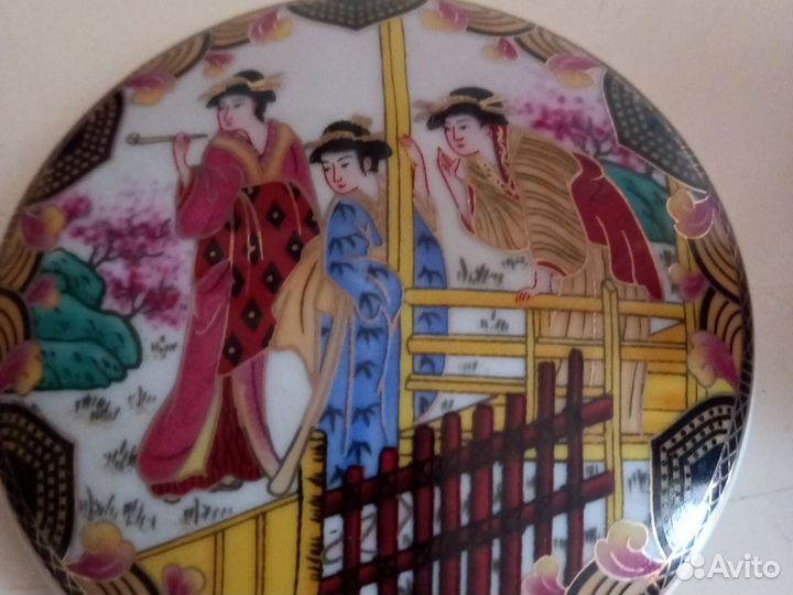 Чашка фарфоровая с крышкой