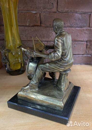 Красивая бронзовая статуэтка Барабанщик, джазмэн