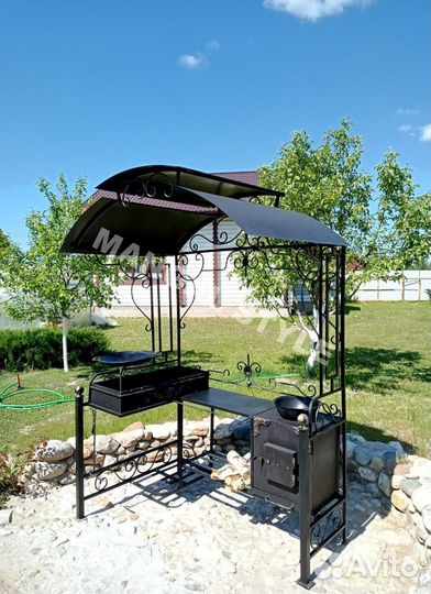 Мангал с крышей