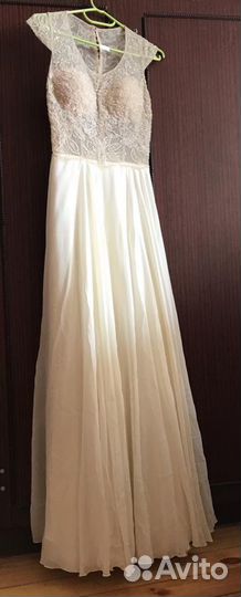Свадебное платье 44