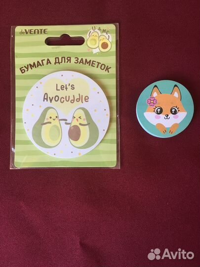 Канцелярия: ручки, подставки, обложки