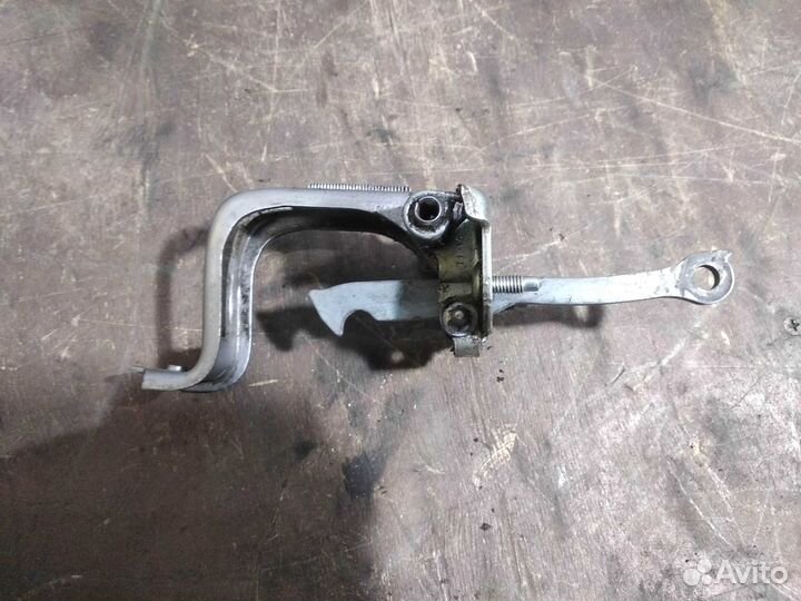 Ограничитель двери багажника (LADA) Largus