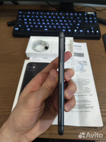 iPhone 11, 64 ГБ