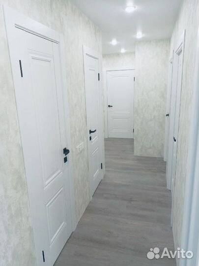 Классические белые двери из экошпона