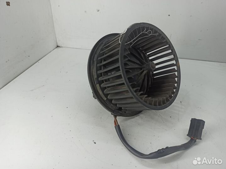 Двигатель отопителя (моторчик печки) Audi 80 B4