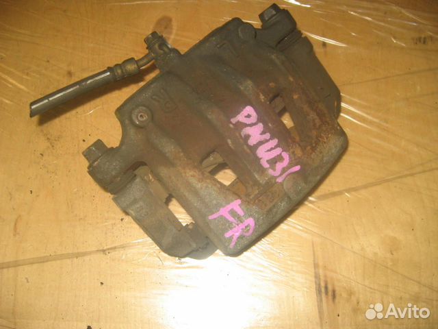 Суппорт перед право Nissan PNU31, PU31, TNU31, TU3