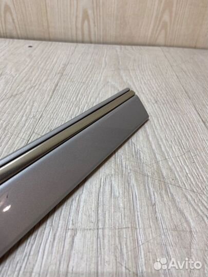 Молдинг двери передний правый Mercedes Benz E320