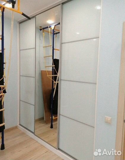 Шкаф купе на заказ от фабрики с зеркалом