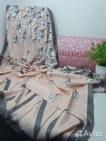 Шелковый платок Valentino с цветами персиковый