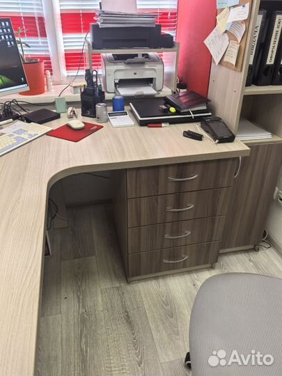 Офисный стол