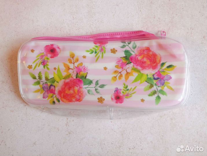 Косметички влагостойкие