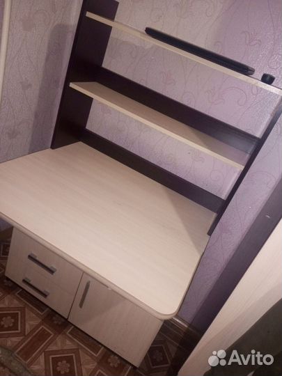 Письменный стол