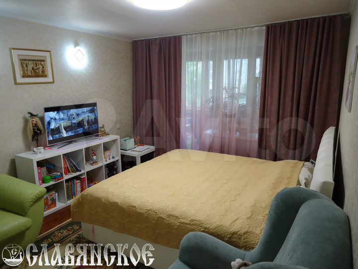 3-к. квартира, 70,3 м², 2/6 эт.