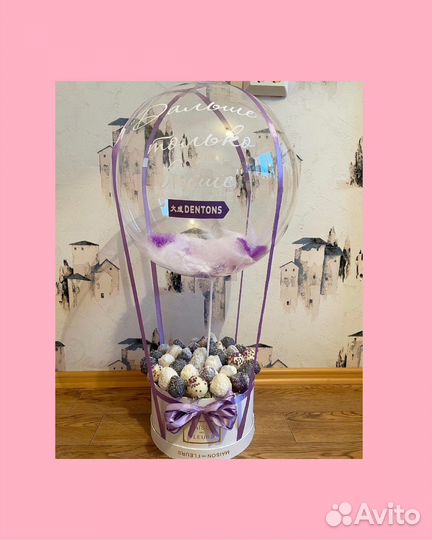 Клубника в шоколаде с цветами