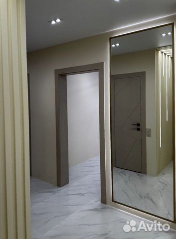 Зеркало в алюминиевой раме