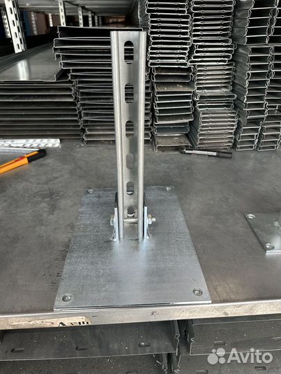 Опора для траверсы и страт профиля