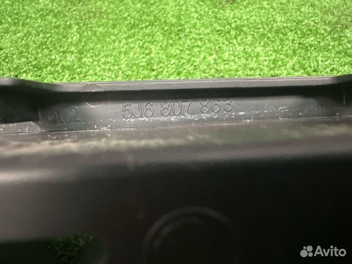 Кронштейн заднего бампера правый Skoda Fabia 2 HB