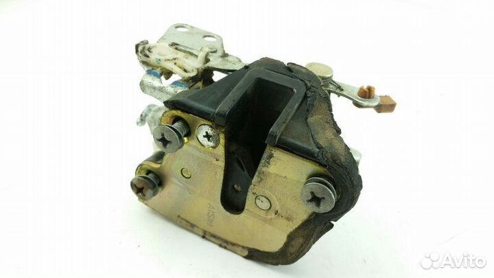 Замок двери задний правый Toyota Corolla AE100