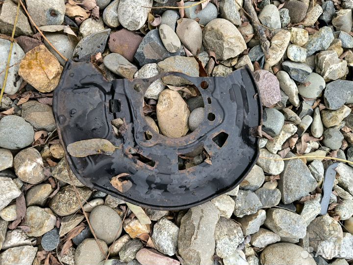 Tоyоtа Rаv4 2007 30 кожух тормозной передний