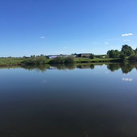 Участок рядом с водоемом