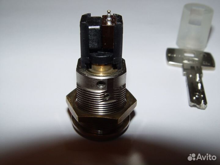 Замок зажигания электромашинок system DOM ix