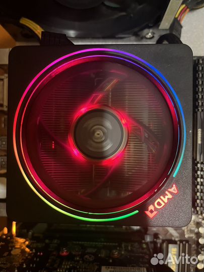 Материнская плата с процессором и памятью