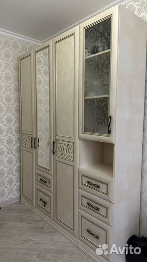 Шкаф,люстра, стол