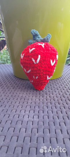 Вязаная клубника