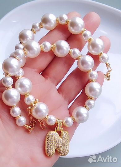 Колье чокер с буквой