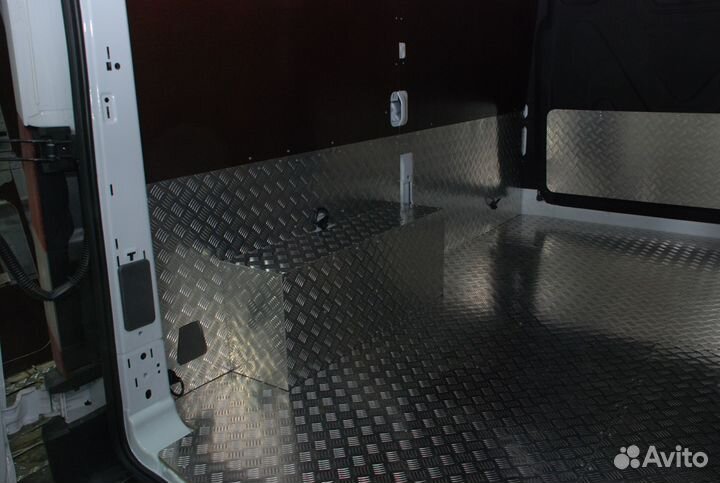 Обшивка кузова фургона Ford Transit