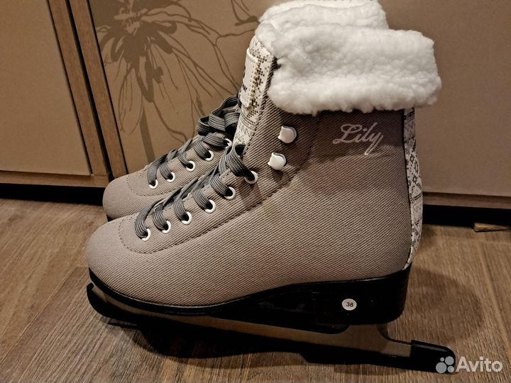 Коньки фигурные новые 37 размер