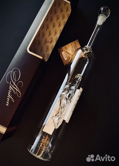 Abrikon коллекционная бутылка. Бренди. Графин