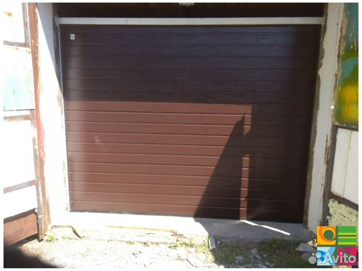 Секционные ворота для гаража alutech