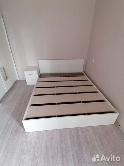 Кровать белая 2-спальная с матрасом