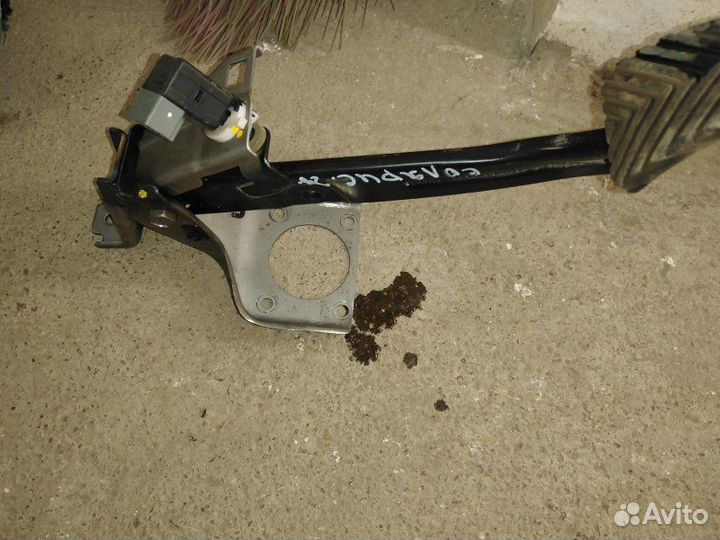 Педаль тормоза Hyundai Solaris хэтчбэк G4FA 2013