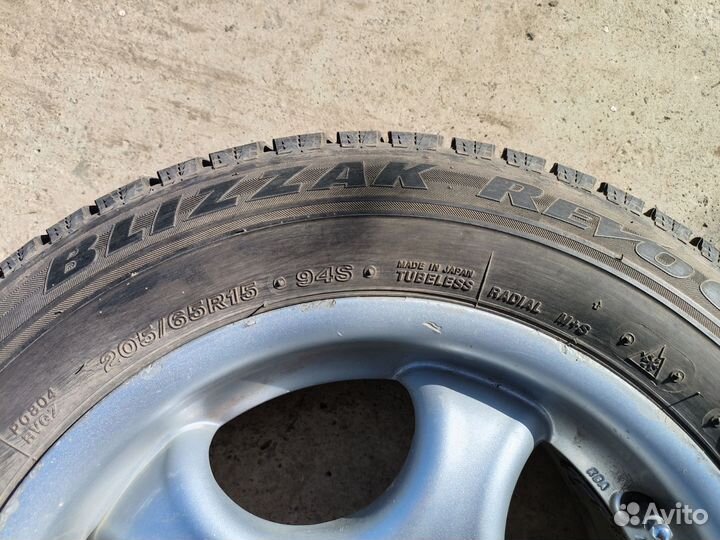 Bridgestone Blizzak Revo GZ 205/65 R15